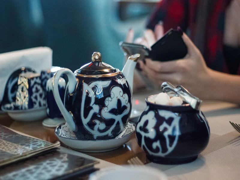 black-white-ceramic-tea-service